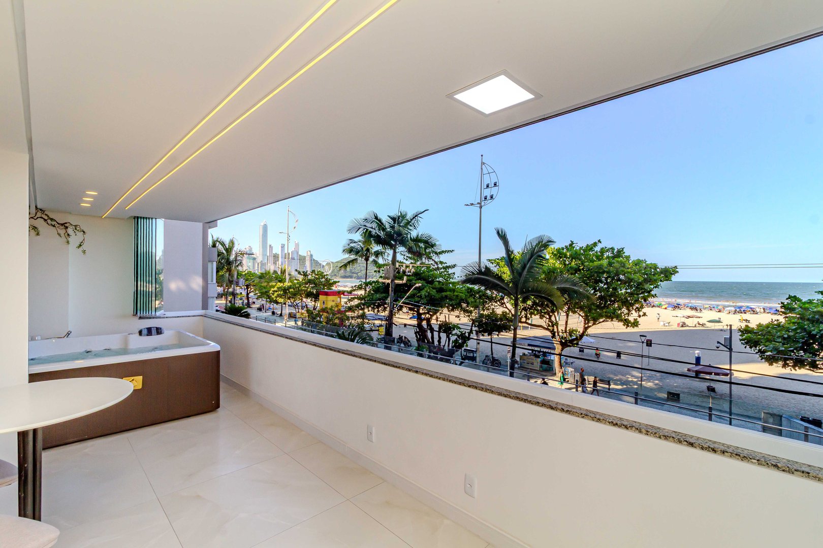 Apartamento Frente Mar no Edifício Oasis à venda no centro de Balneário Camboriú — foto 11