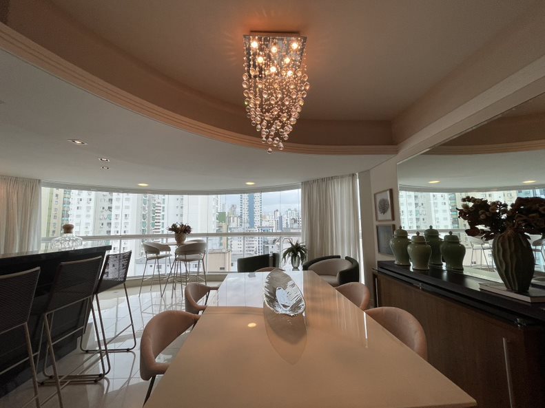 Apartamento Quadra Mar no Edifício La Madeson à venda no centro de Balneário Camboriú — foto 3