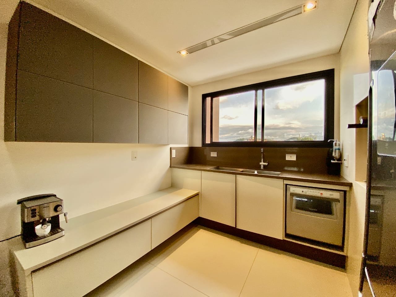 Apartamento Quadra Mar no Edifício Doha à venda na Praia Brava — foto 5