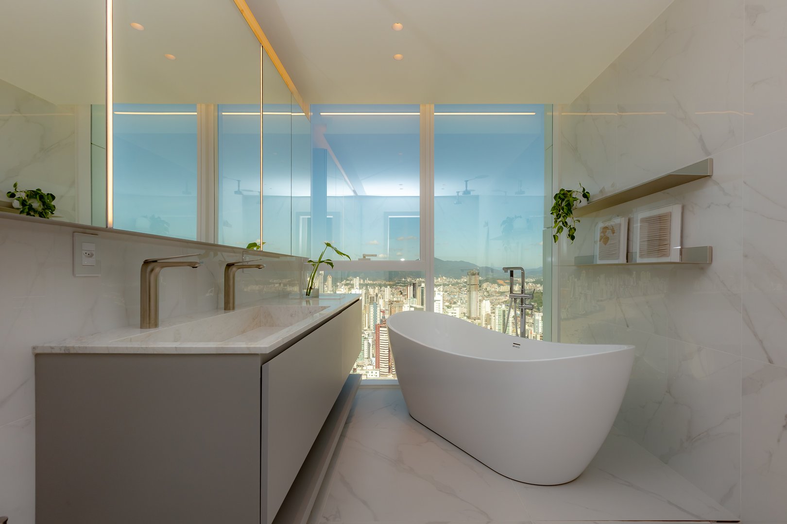 Apartamento Frente Mar no Edifício Boreal Tower à venda no centro de Balneário Camboriú — foto 27