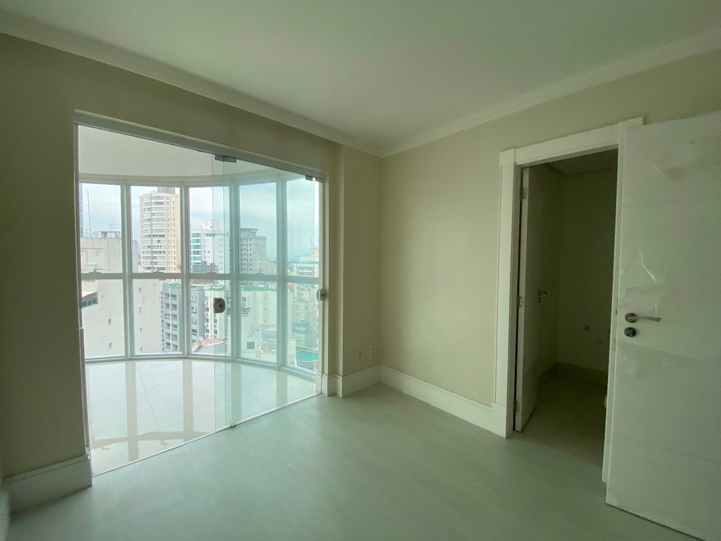 Apartamento no Edifício Le Majestic à venda no centro de Balneário Camboriú — foto 11