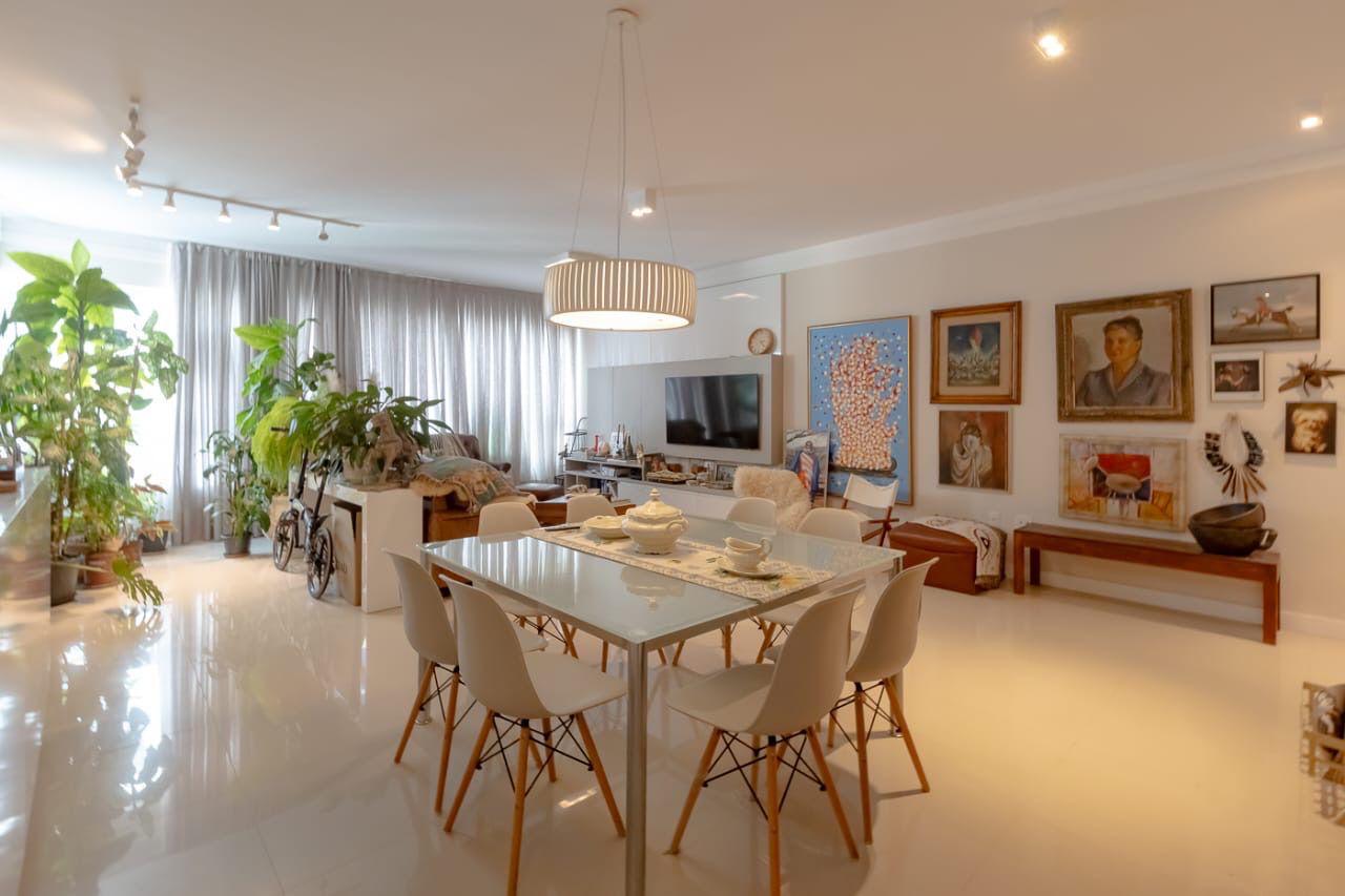 Apartamento no Edifício Rovere Della Luna à venda no centro de Balneário Camboriú