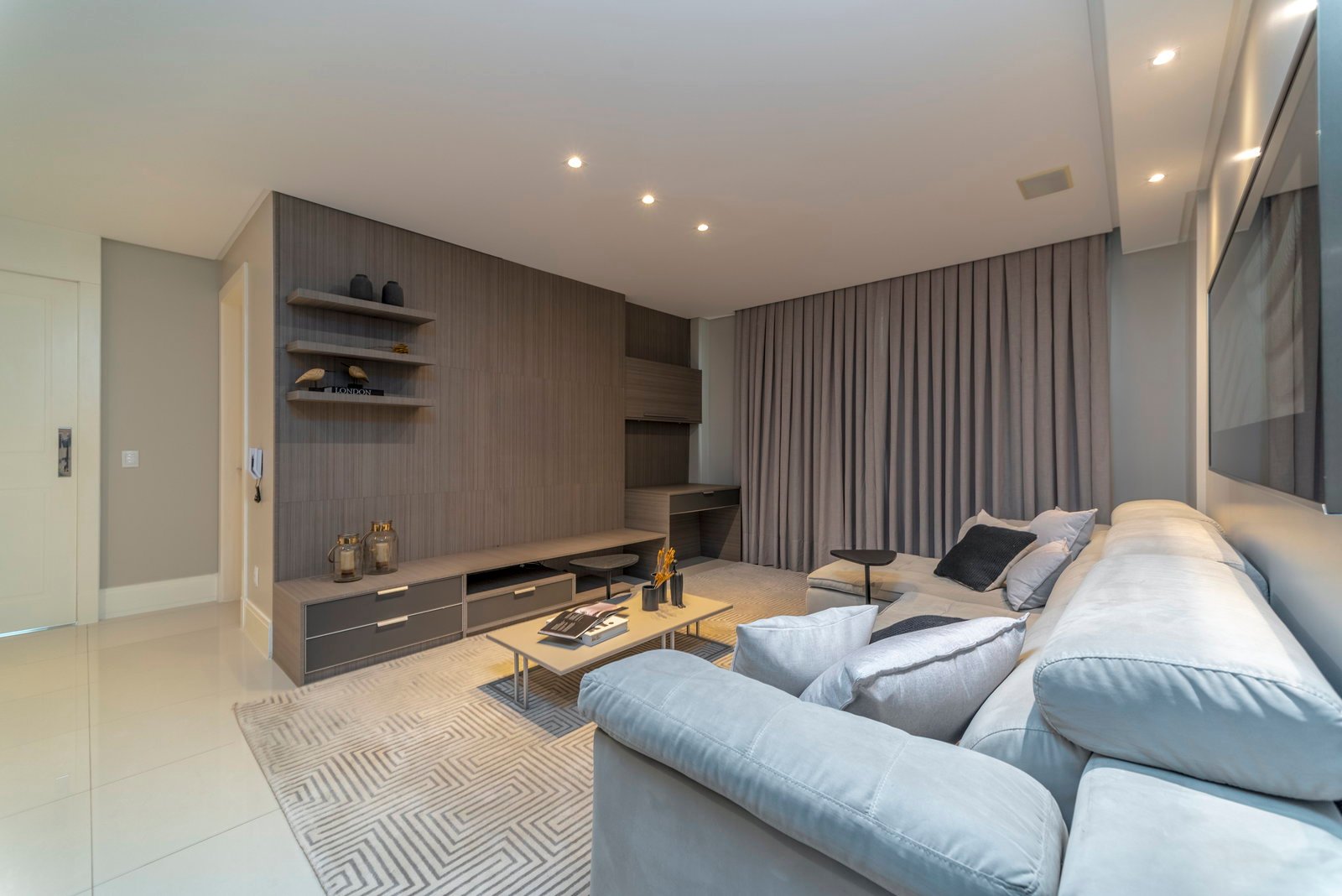 Apartamento no Edifício Metrópolis á Venda no Centro de Balneário Camboriú — foto 27