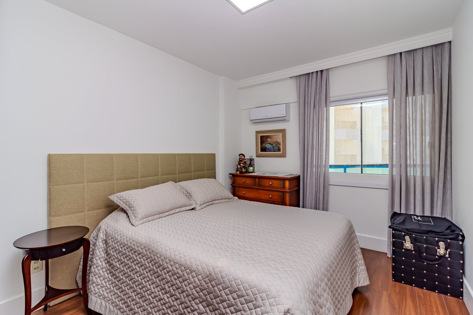 Apartamento quadra mar no Edifício Paris à venda no centro de Balneário Camboriú — foto 11