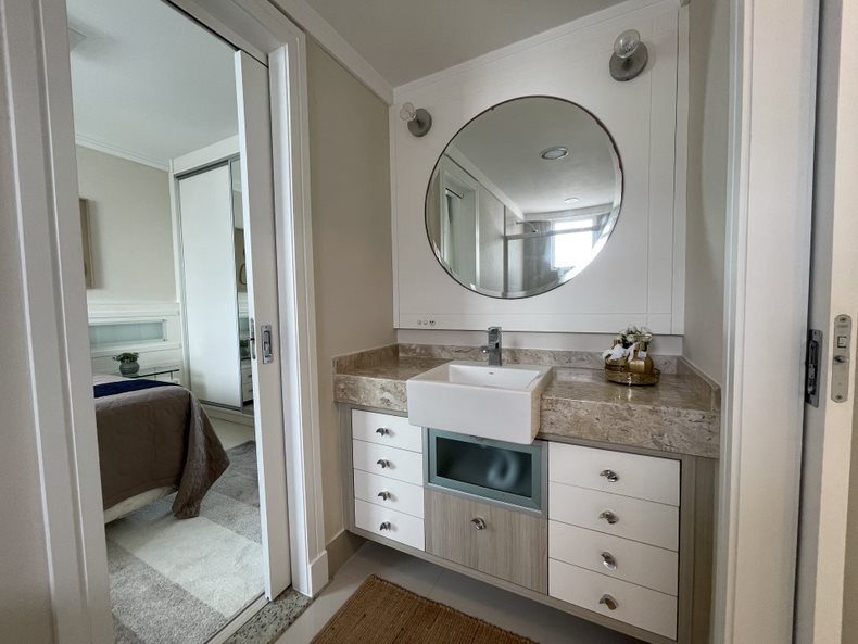 Apartamento Quadra Mar no Edifício La Madeson à venda no centro de Balneário Camboriú — foto 9