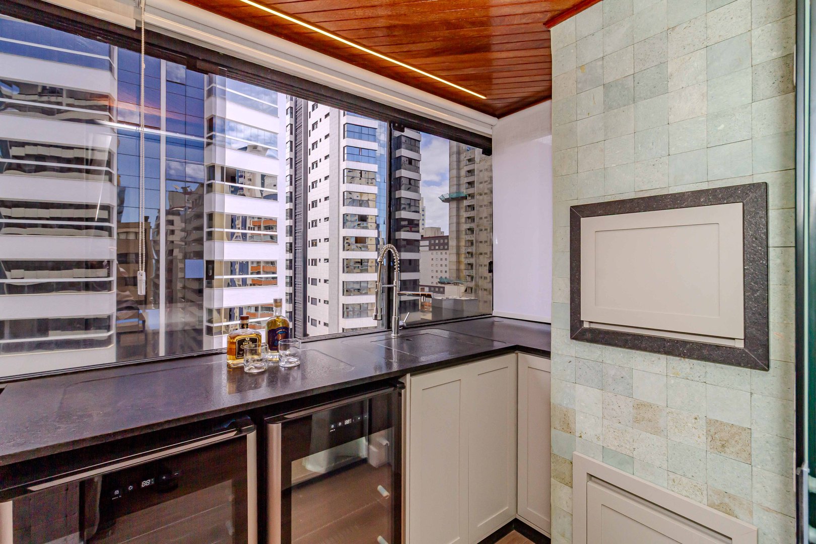 Apartamento no Edifício Caminho do Mar à venda no centro de Balneário Camboriú — foto 9