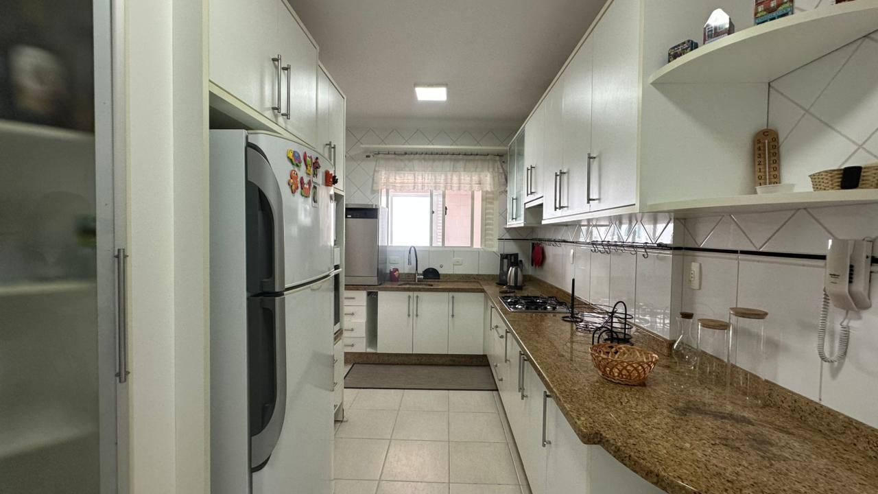 Apartamento Quadra Mar no Edifício Dom Maurício à venda no centro de Balneário Camboriú — foto 5