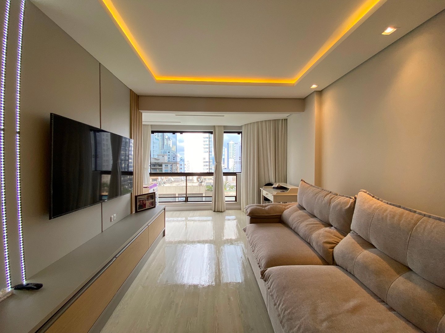 Apartamento no Edifício Atlântico Shopping à venda no centro de Balneário Camboriú