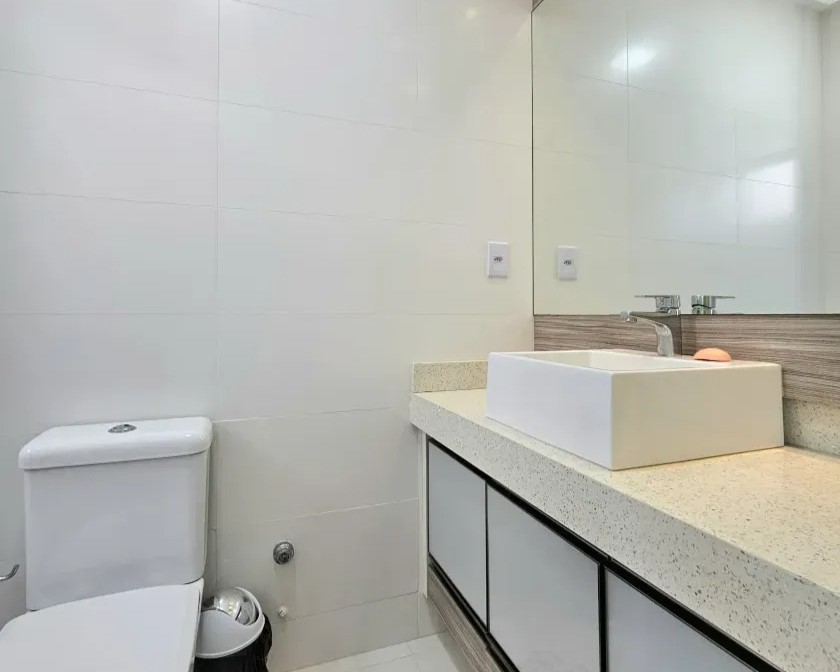 Apartamento Frente Mar no Edifício Saveiro à venda no centro de Balneário Camboriú — foto 12