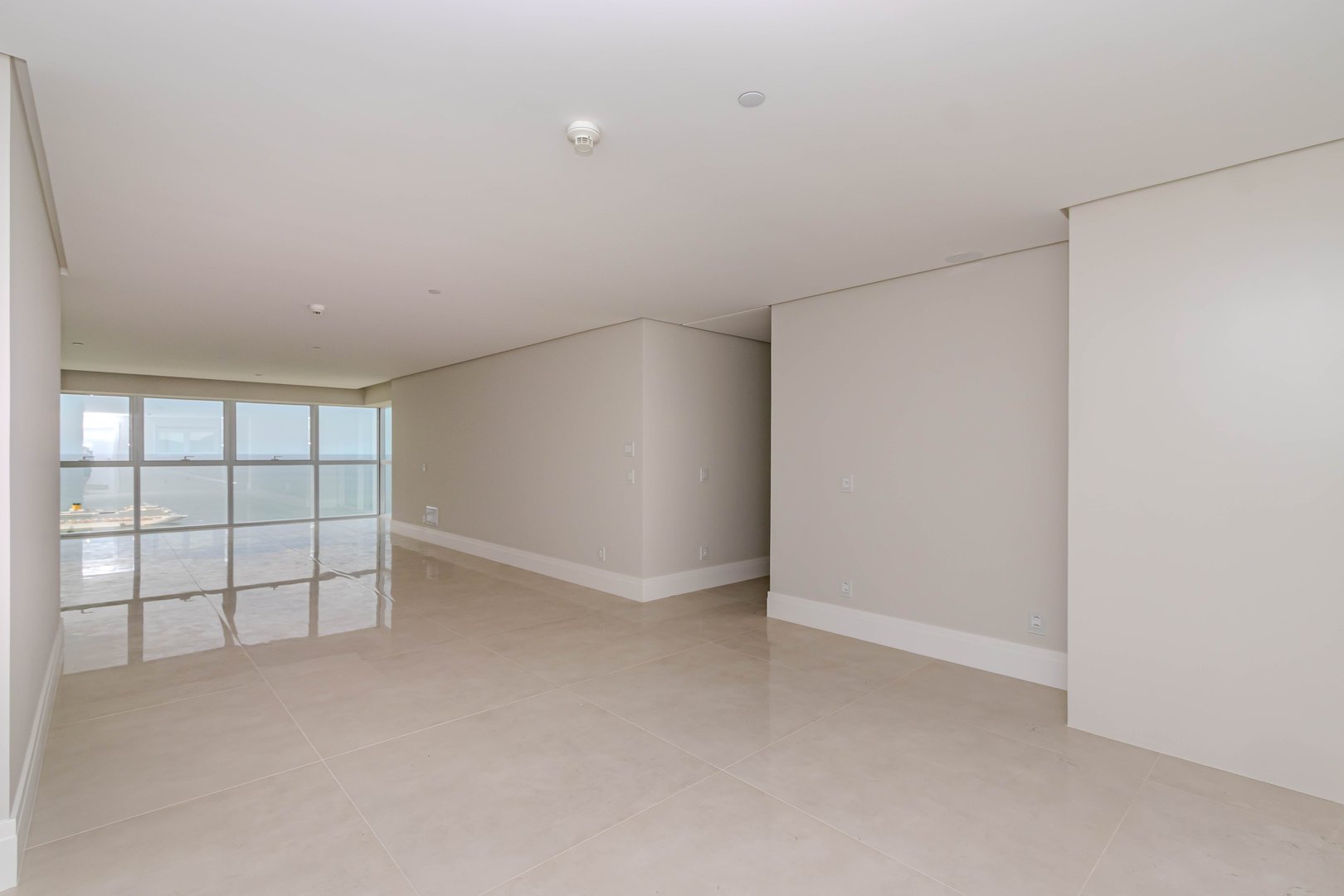 Apartamento Frente Mar no Edifício One Tower à venda no centro de Balneário Camboriú — foto 12