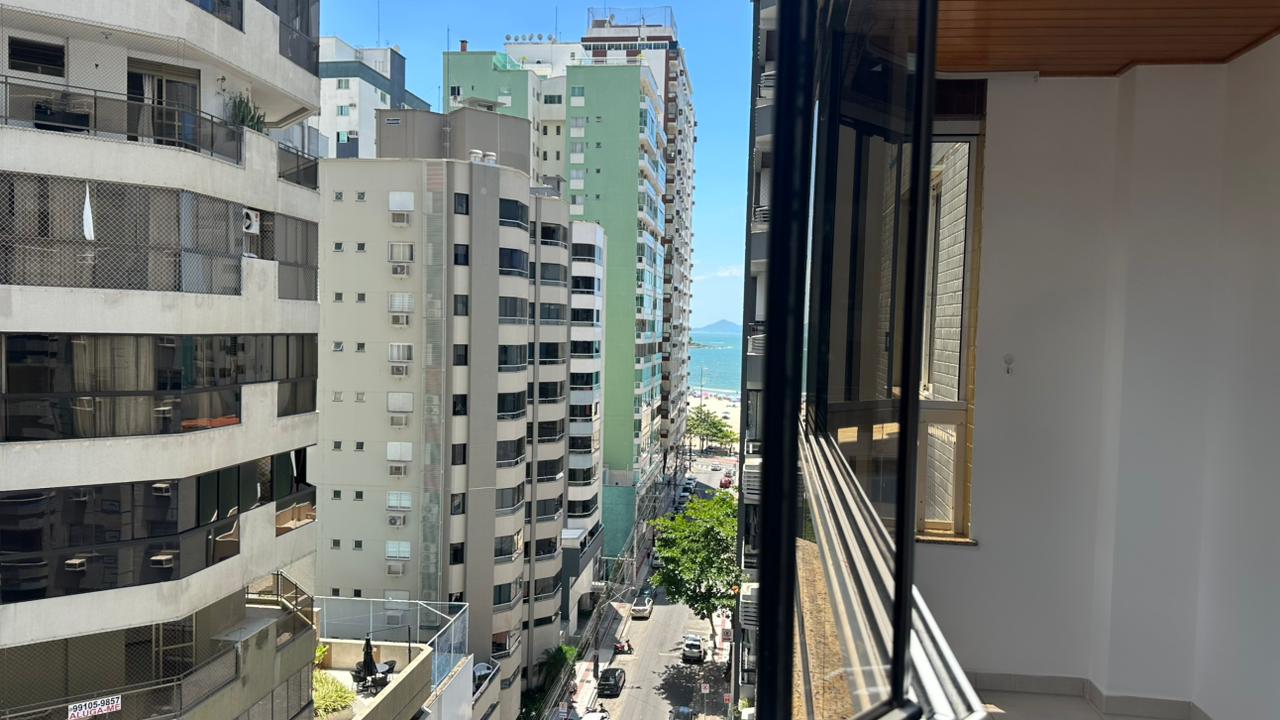 Apartamento Quadra Mar no Edifício Dom Maurício à venda no centro de Balneário Camboriú — foto 3