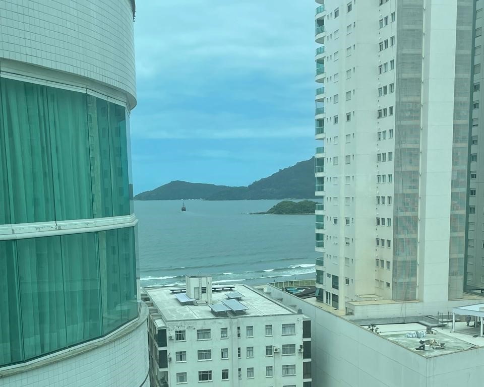 Apartamento Quadra Mar no Edifício La Madeson à venda no centro de Balneário Camboriú — foto 11