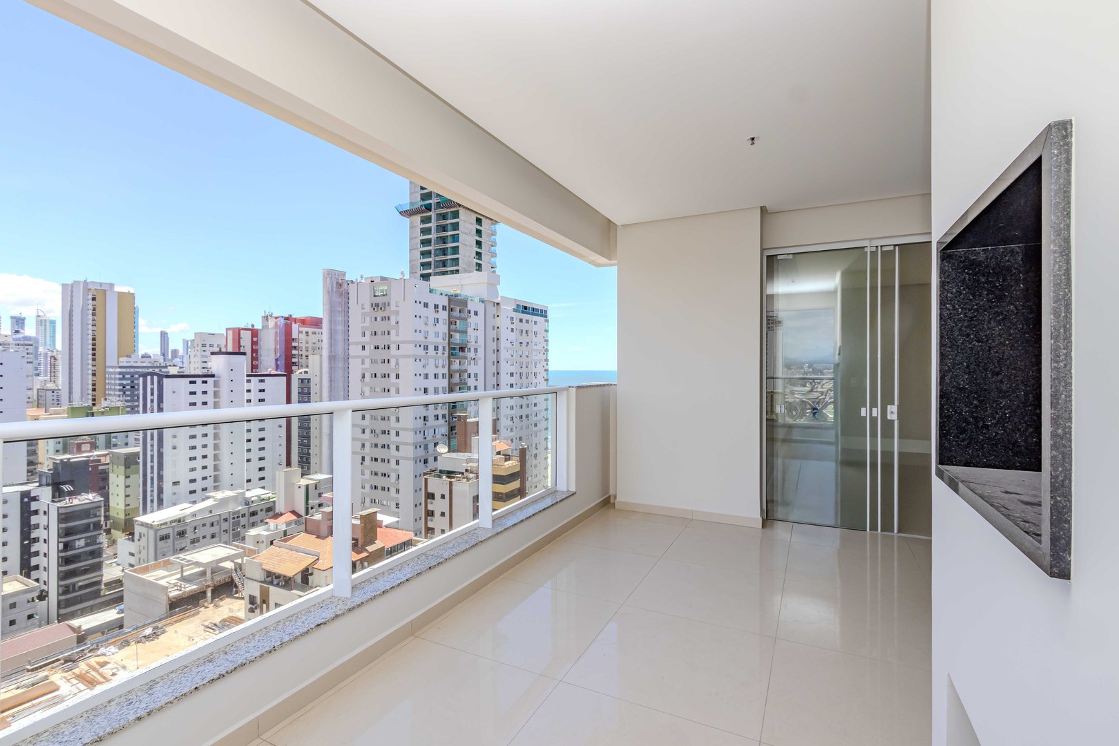Apartamento no Edifício La Belle Tour Residence à venda no centro de Balneário Camboriú