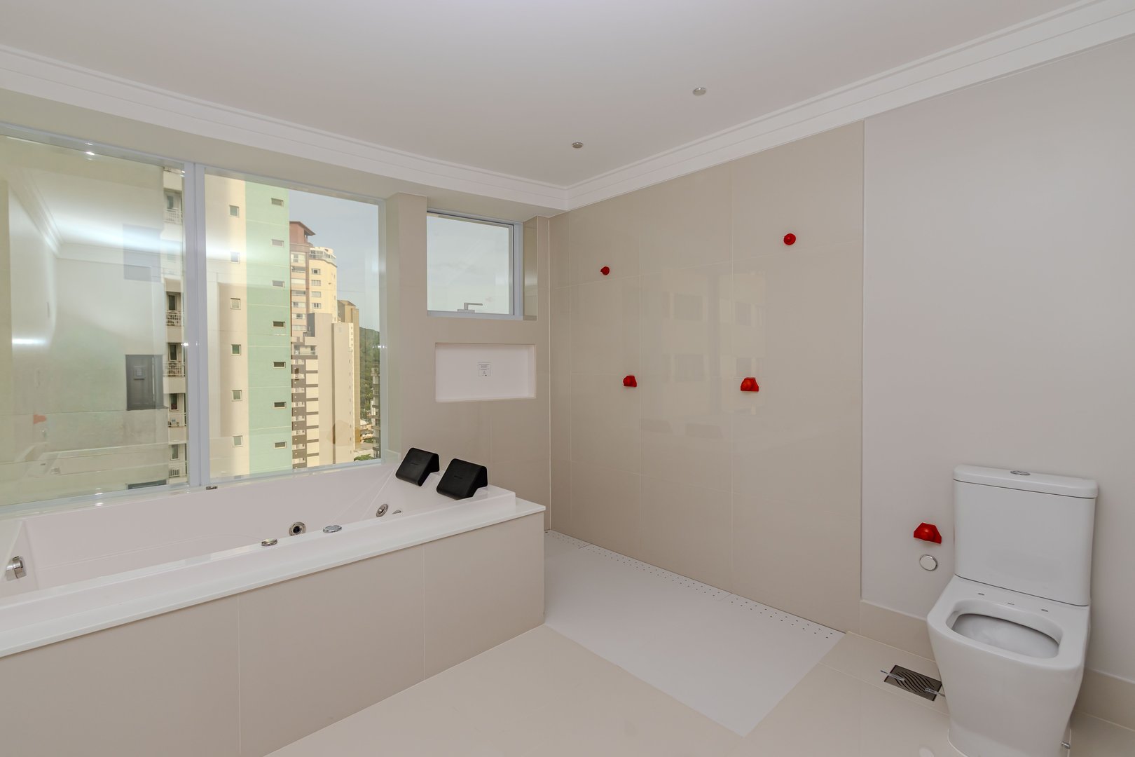 Apartamento Frente Mar no Edifício One Tower à venda no centro de Balneário Camboriú — foto 11