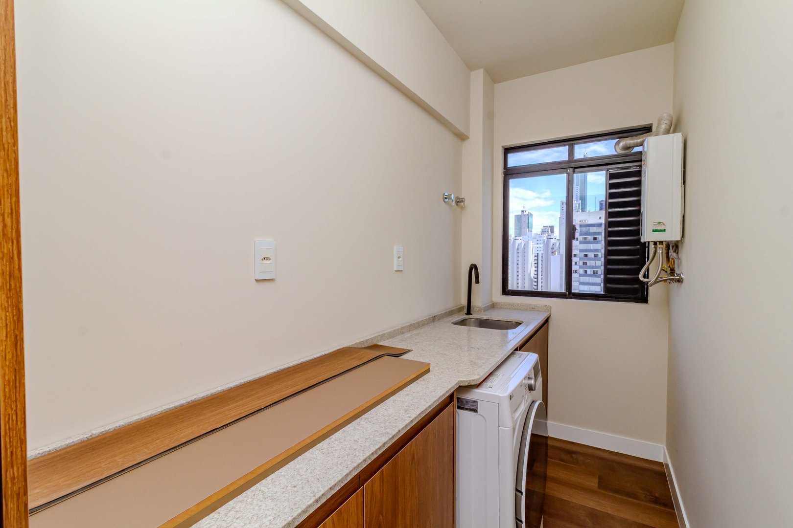 Apartamento no Edifício Oscar Bremer à venda no centro de Balneário Camboriú — foto 12