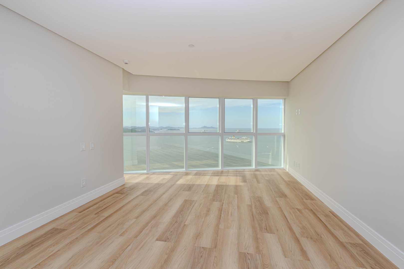 Apartamento frente mar no Edifício One Tower à venda no centro de Balneário Camboriú — foto 5