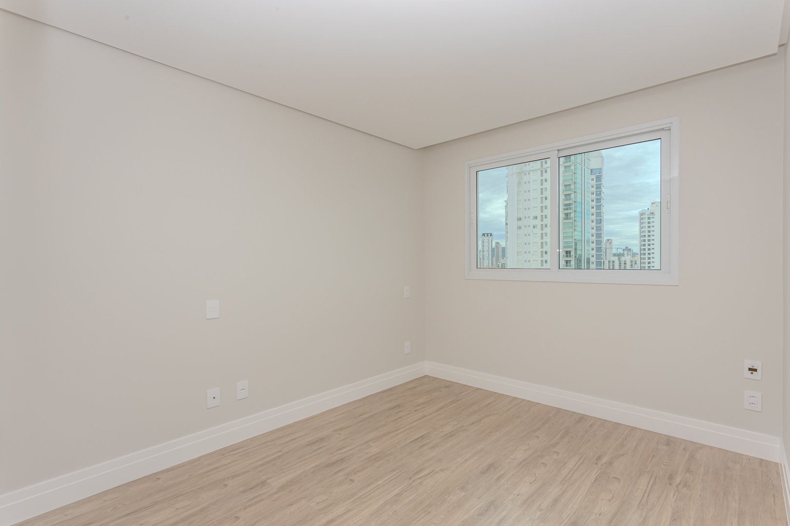Apartamento no Edifício Eleganza Tower à venda no centro de Balneário Camboriú — foto 12
