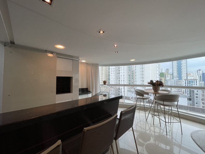 Apartamento Quadra Mar no Edifício La Madeson à venda no centro de Balneário Camboriú — foto 4