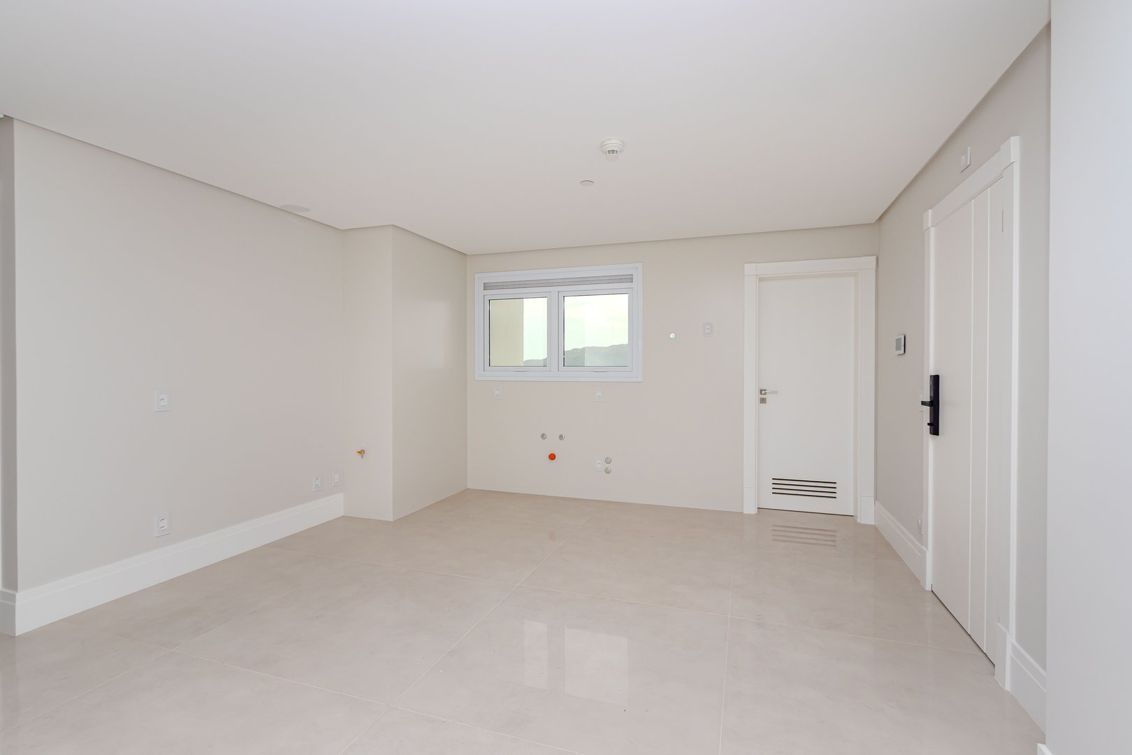 Apartamento frente mar no Edifício One Tower à venda no centro de Balneário Camboriú — foto 11