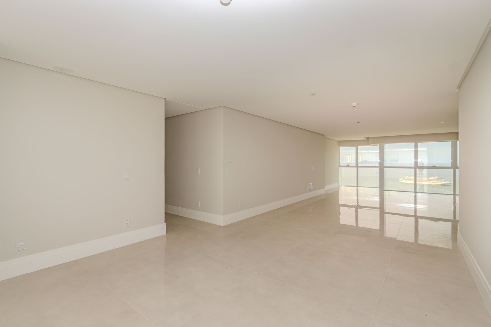 Apartamento frente mar no Edifício One Tower à venda no centro de Balneário Camboriú — foto 37