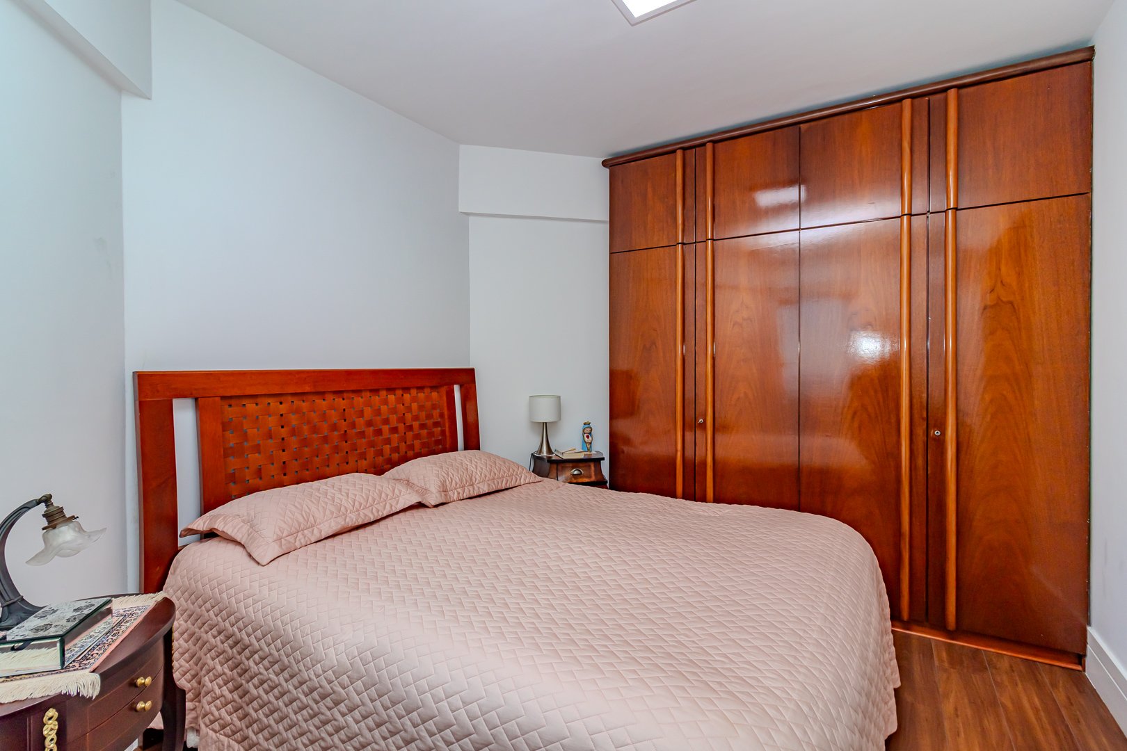 Apartamento quadra mar no Edifício Paris à venda no centro de Balneário Camboriú — foto 9