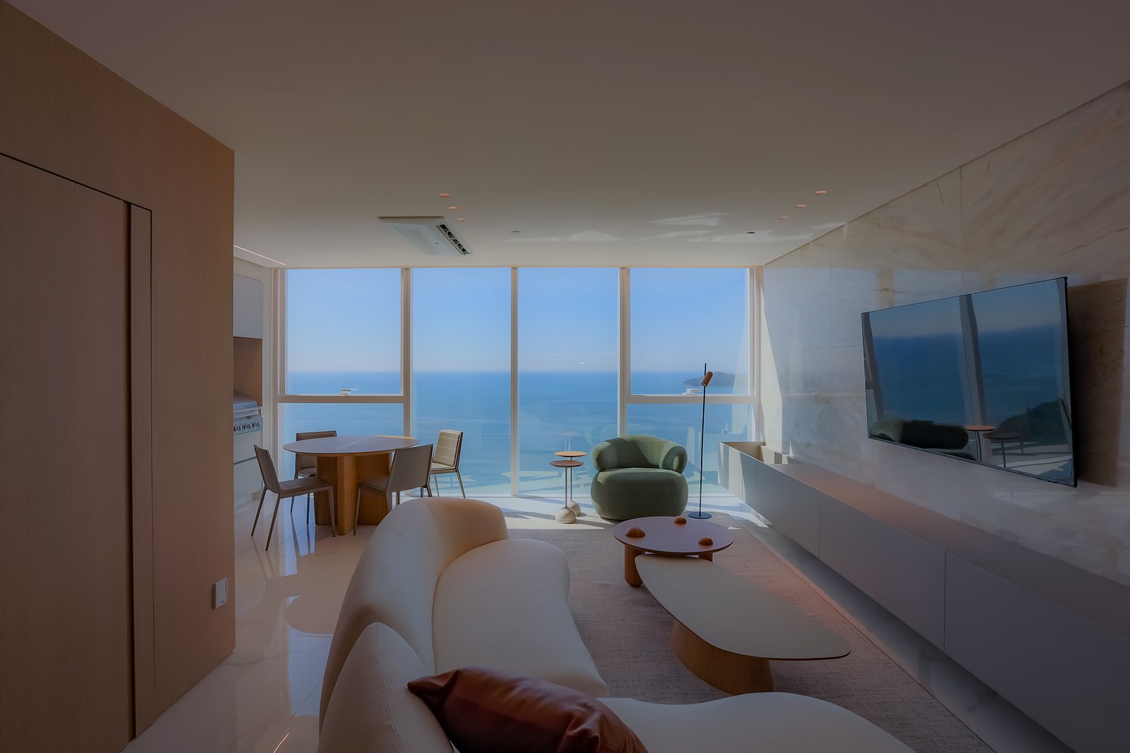 Apartamento Frente Mar no Edifício Boreal Tower à venda no centro de Balneário Camboriú