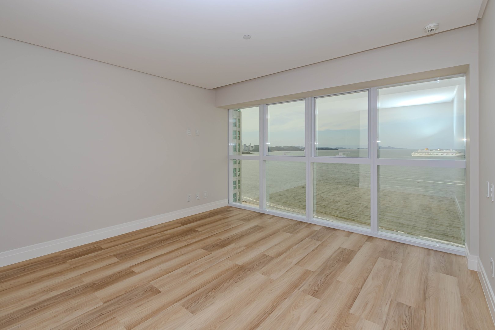 Apartamento Frente Mar no Edifício One Tower à venda no centro de Balneário Camboriú — foto 9