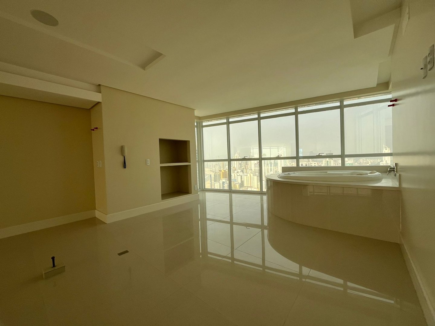 Apartamento no Edifício Alameda Jardins à venda no centro de Balneário Camboriú