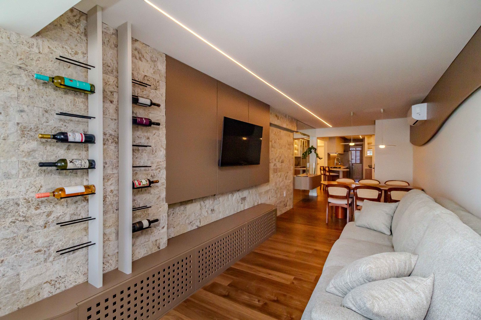 Apartamento no Edifício Oscar Bremer à venda no centro de Balneário Camboriú