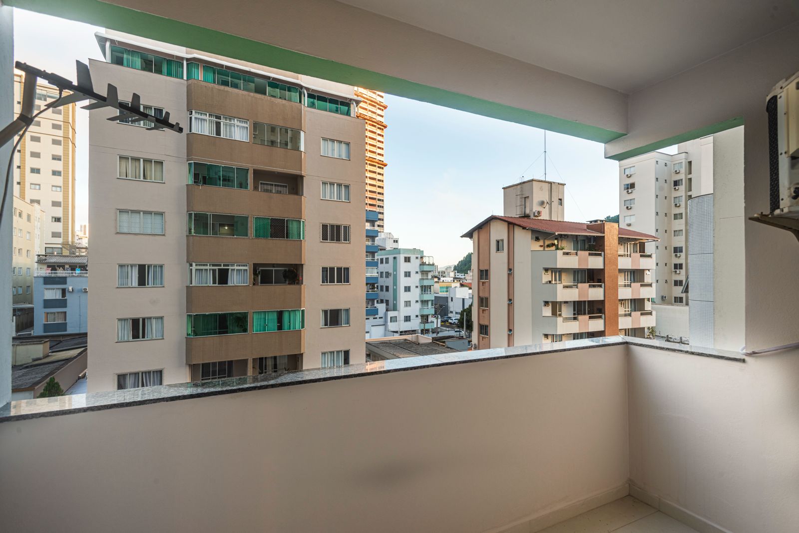 Apartamento Mobiliado no Edifício Residencial Amazonas à venda no centro de Balneário Camboriú — foto 4
