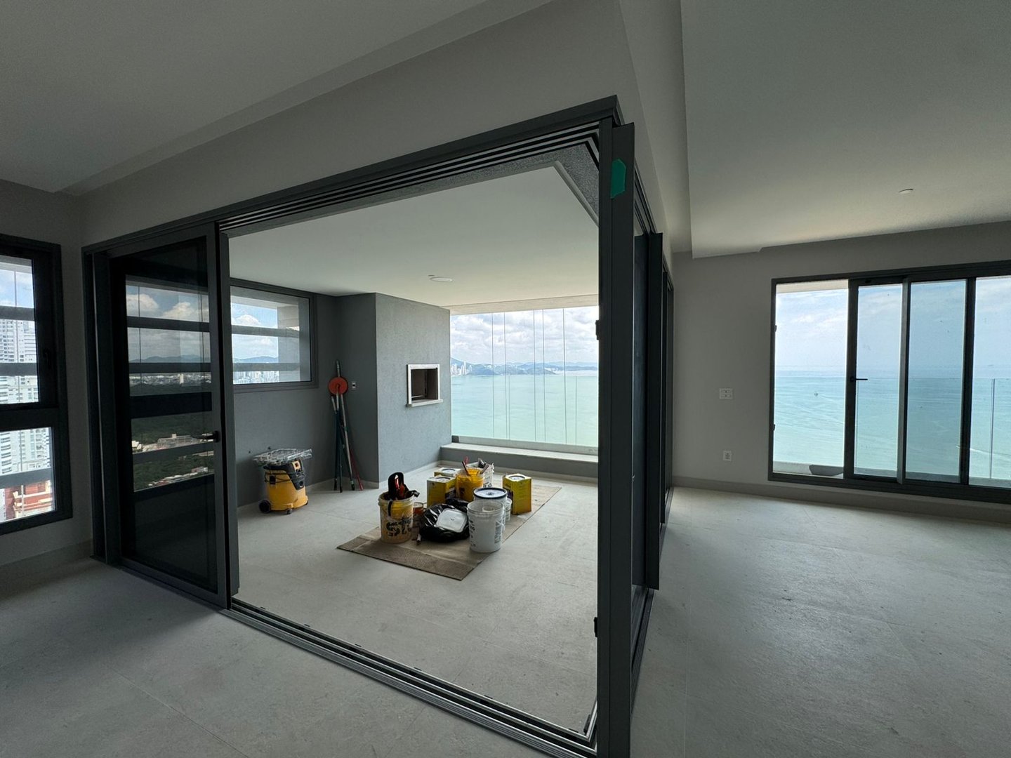Apartamento de quadra mar no Edifício Tonino Lamborghini à venda em Barra Sul, Balneário Camboriú — foto 3