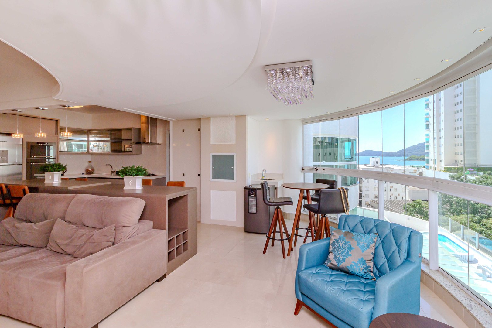 Apartamento Quadra Mar no Edifício La Madeson à venda no centro de Balneário Camboriú — foto 5
