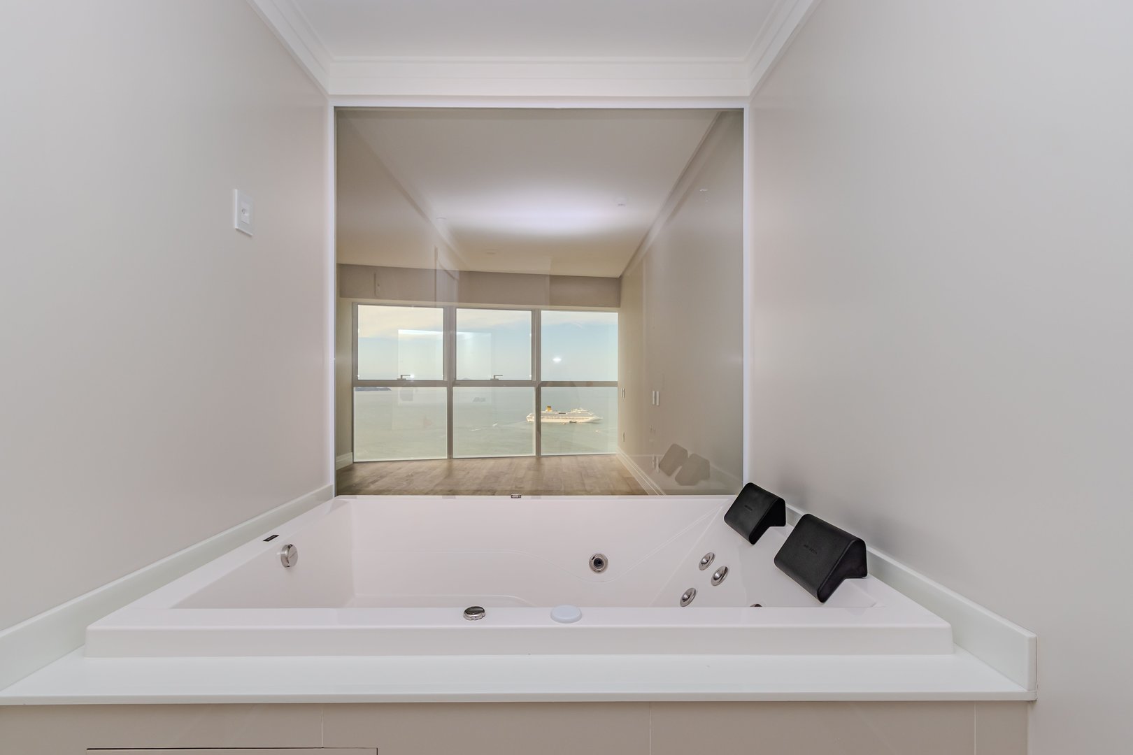 Apartamento frente mar no Edifício One Tower à venda no centro de Balneário Camboriú — foto 20