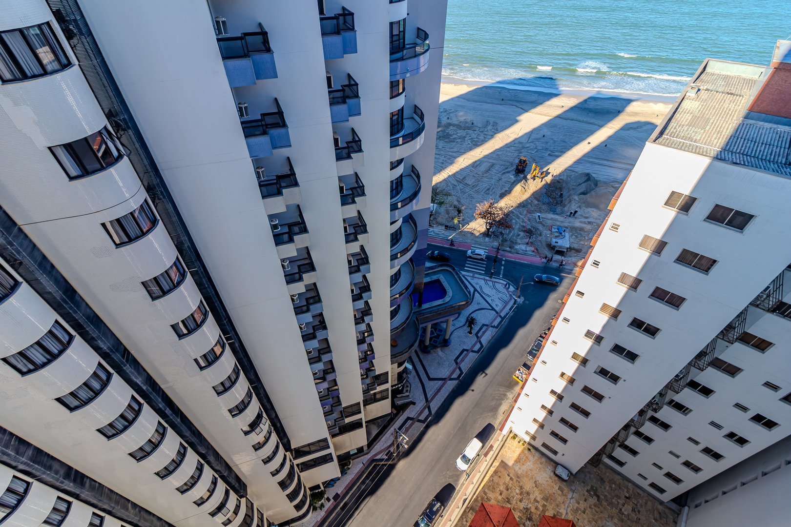 Apartamento quadra mar no Edifício Paris à venda no centro de Balneário Camboriú — foto 28