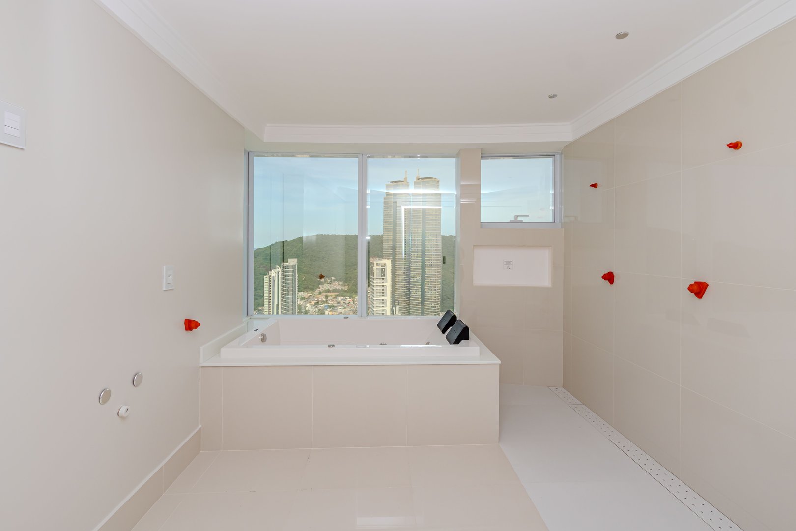 Apartamento Frente Mar no Edifício One Tower à venda no centro de Balneário Camboriú — foto 29