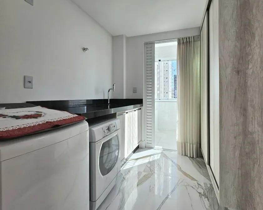 Apartamento Frente Mar no Edifício Saveiro à venda no centro de Balneário Camboriú — foto 11
