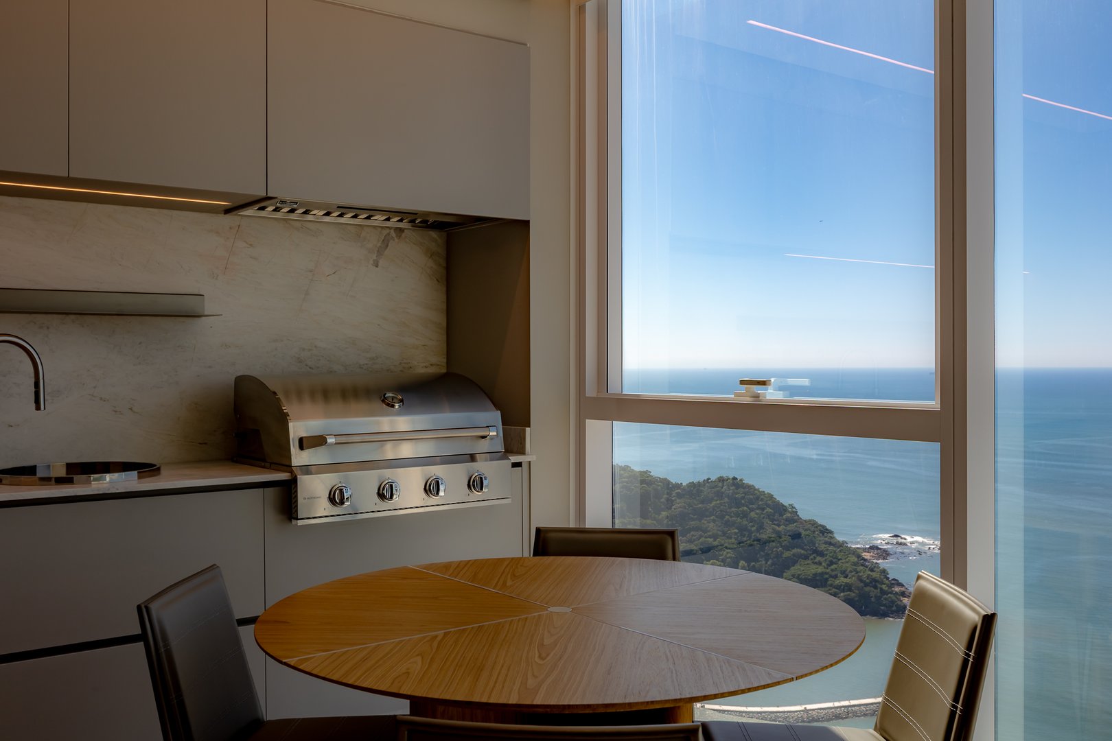 Apartamento Frente Mar no Edifício Boreal Tower à venda no centro de Balneário Camboriú — foto 9