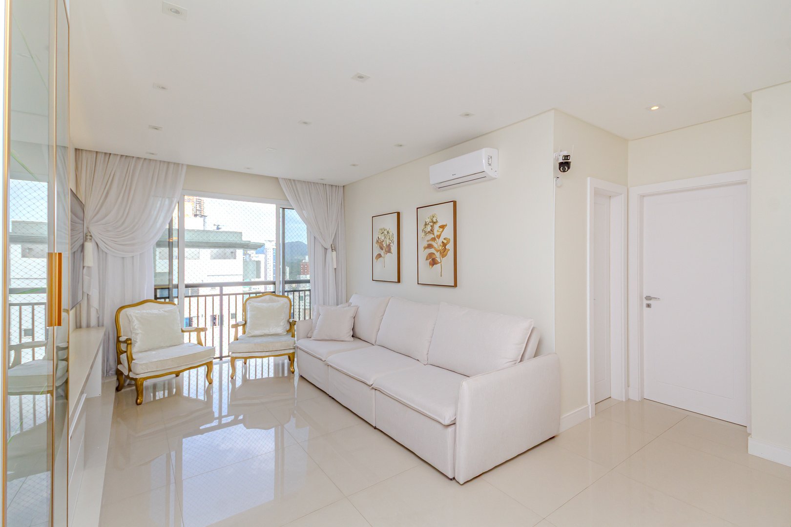 Apartamento no Edifício Windsor Village à venda no centro de Balneário Camboriú — foto 3