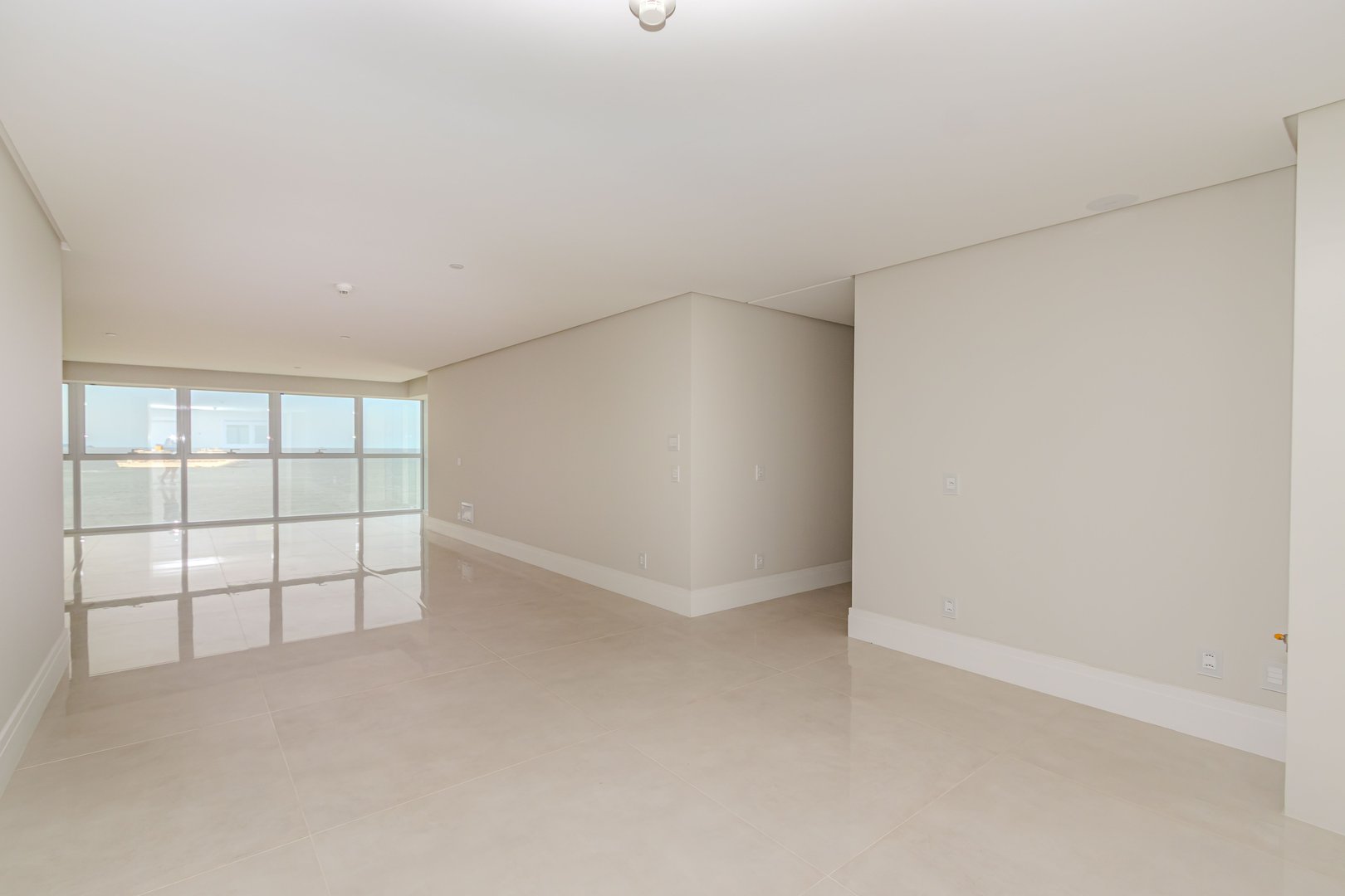 Apartamento Frente Mar no Edifício One Tower à venda no centro de Balneário Camboriú — foto 6