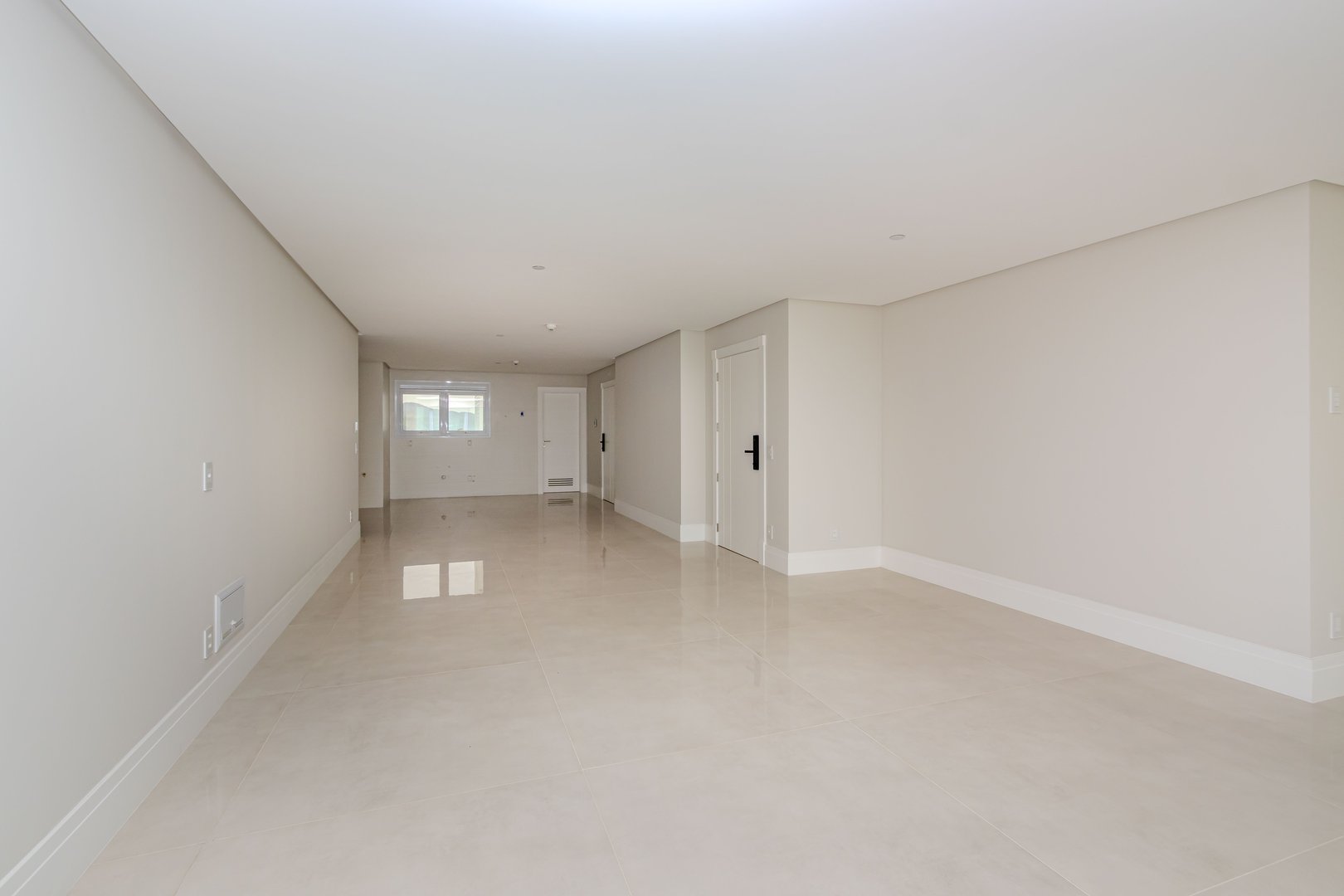 Apartamento Frente Mar no Edifício One Tower à venda no centro de Balneário Camboriú — foto 7
