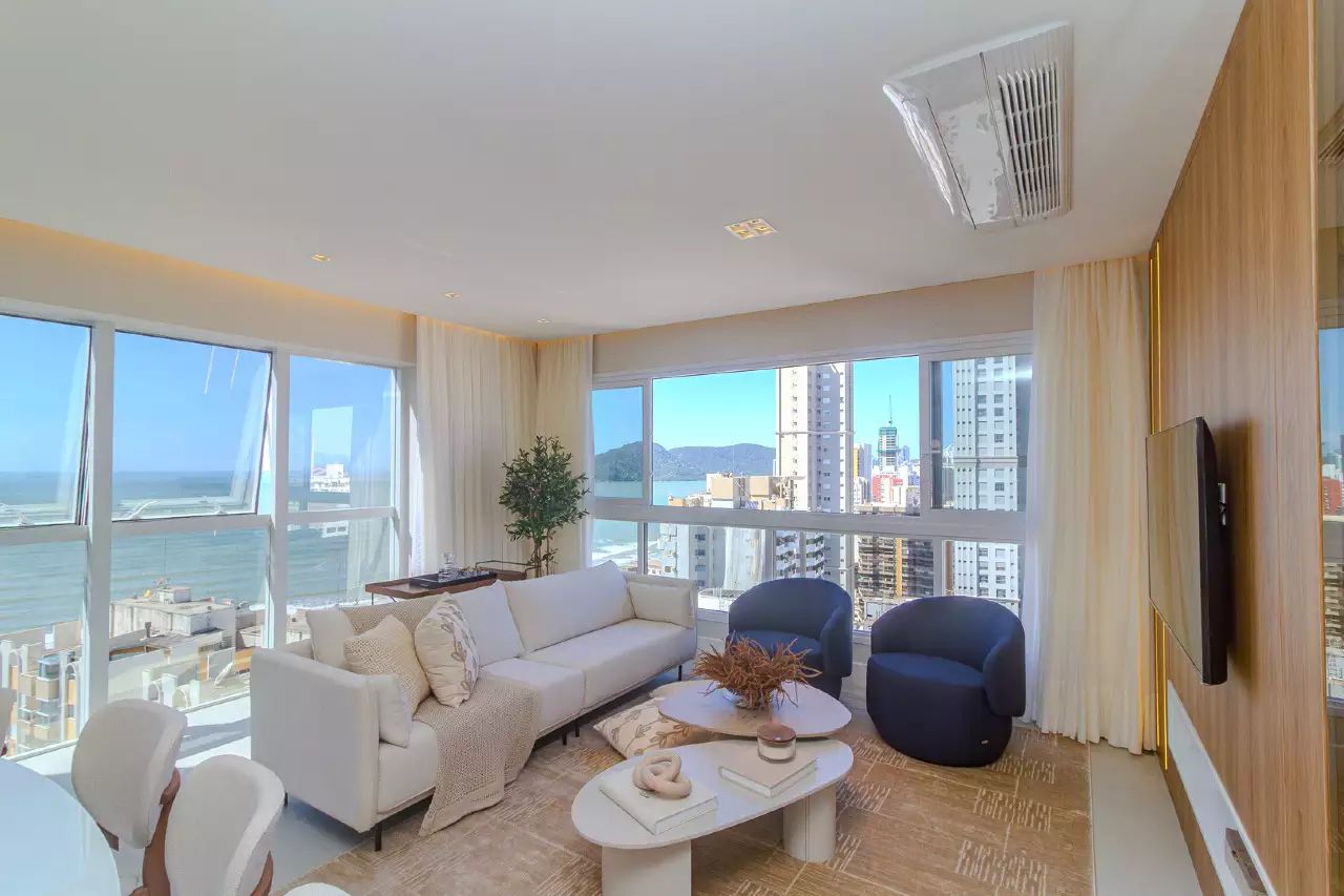 Apartamento vista mar no Edifício Cyano Mare à venda no centro de Balneário Camboriú