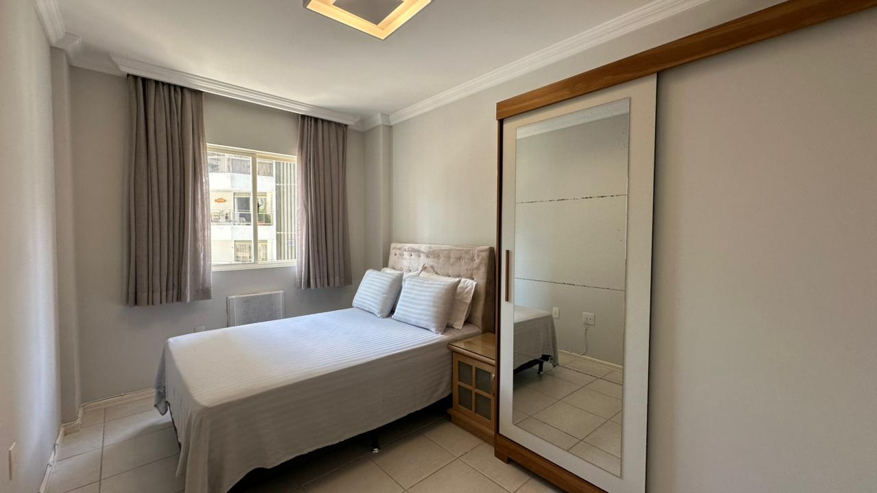 Apartamento Quadra Mar no Edifício Dom Maurício à venda no centro de Balneário Camboriú — foto 8