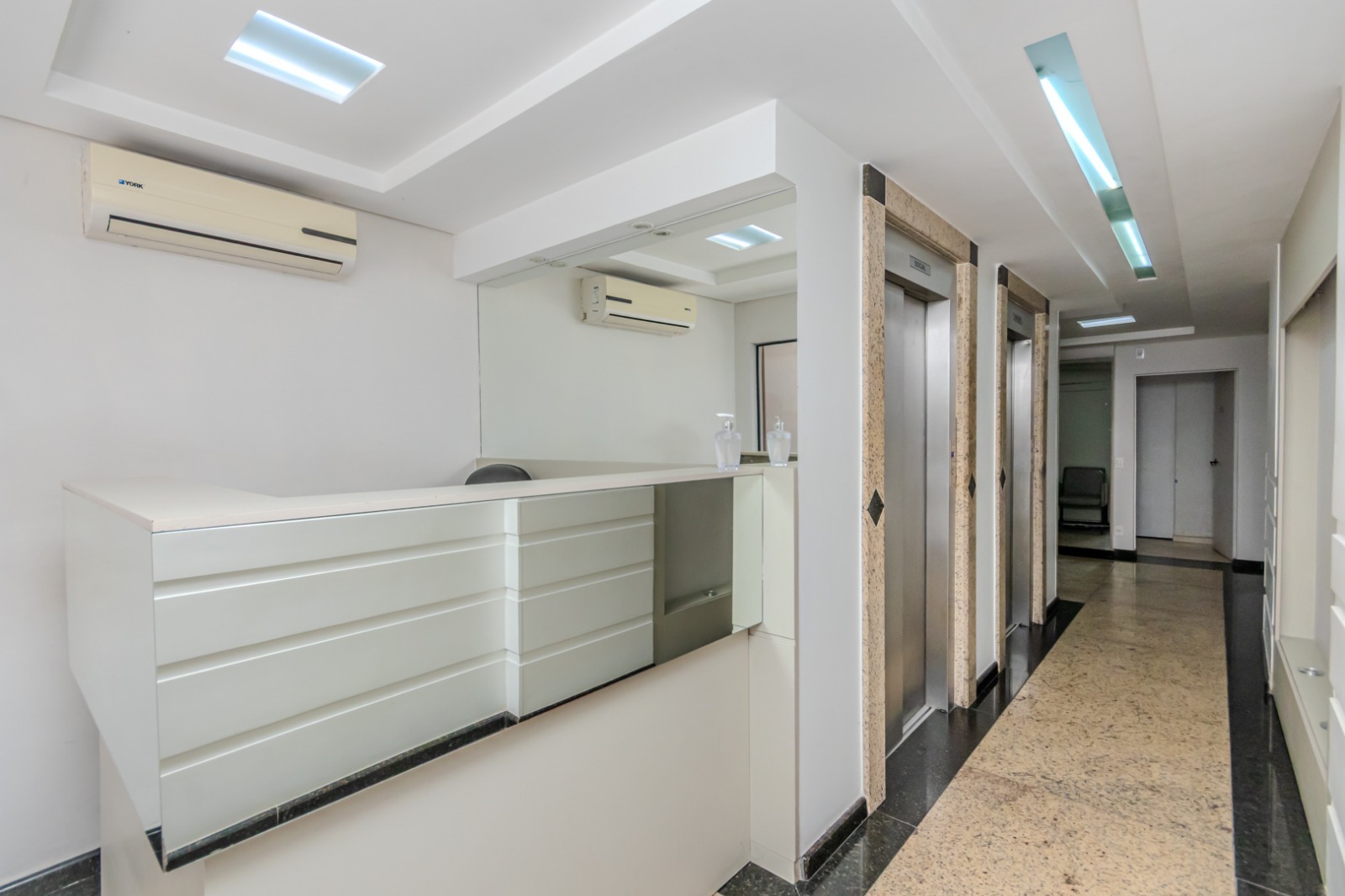 Apartamento Mobiliado no Edifício Martin Fierro à venda no centro de Balneário Camboriú — foto 12