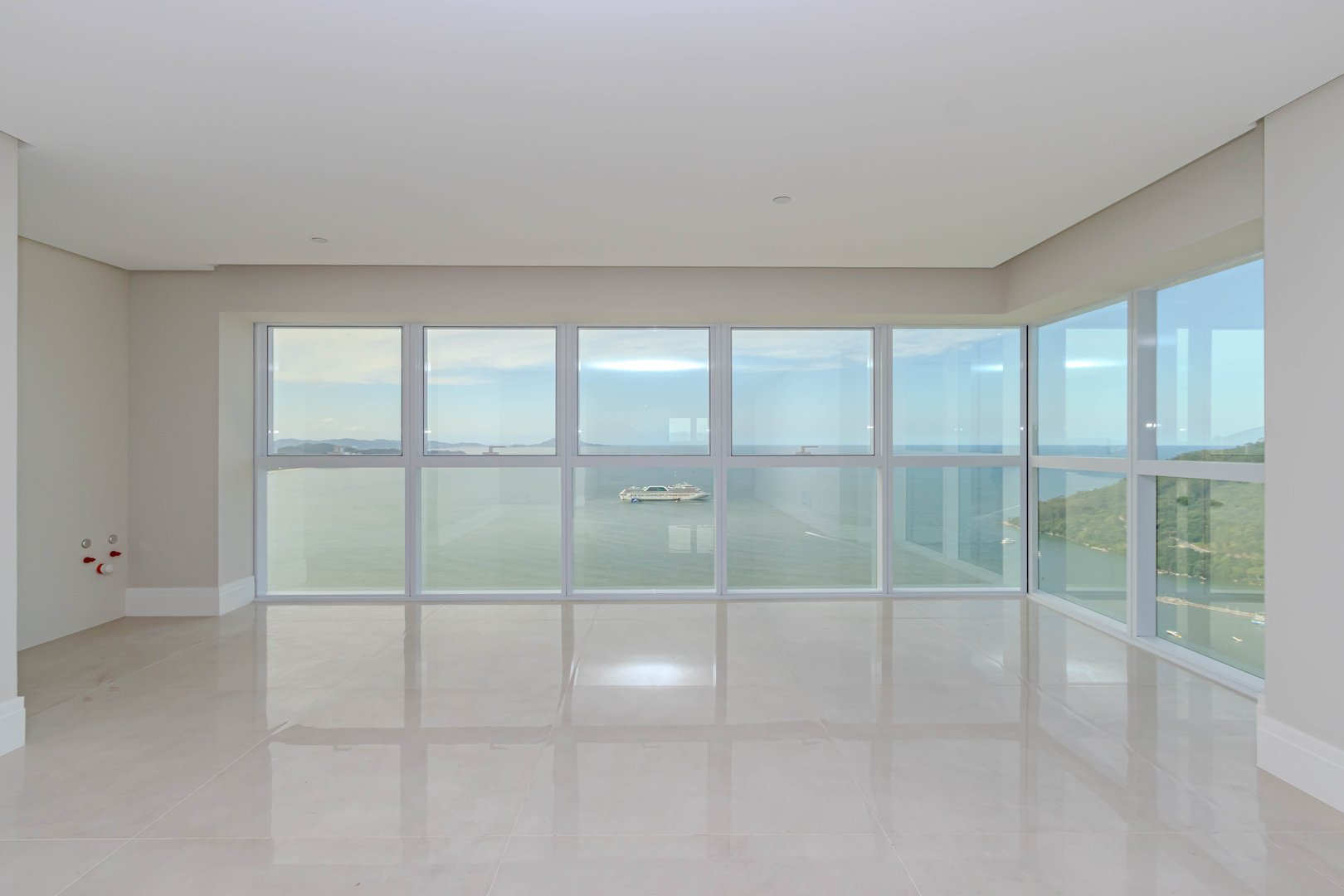 Apartamento frente mar no Edifício One Tower à venda no centro de Balneário Camboriú — foto 8