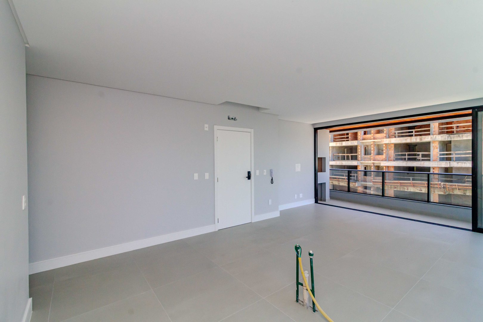 Apartamento no Edifício Dusseldorf à venda na Praia Brava — foto 3