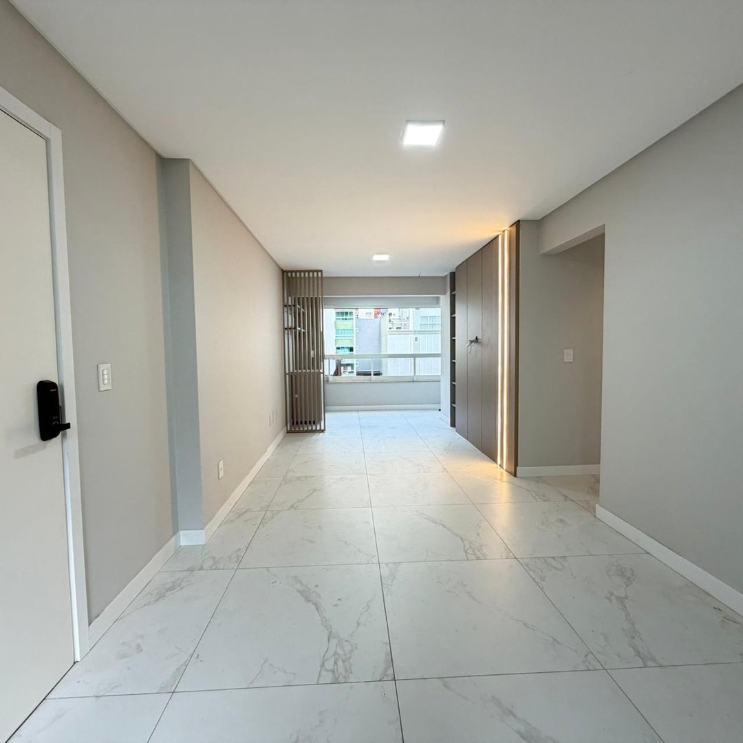 Apartamento no Edifício Ana Capri à venda no centro de Balneário Camboriú