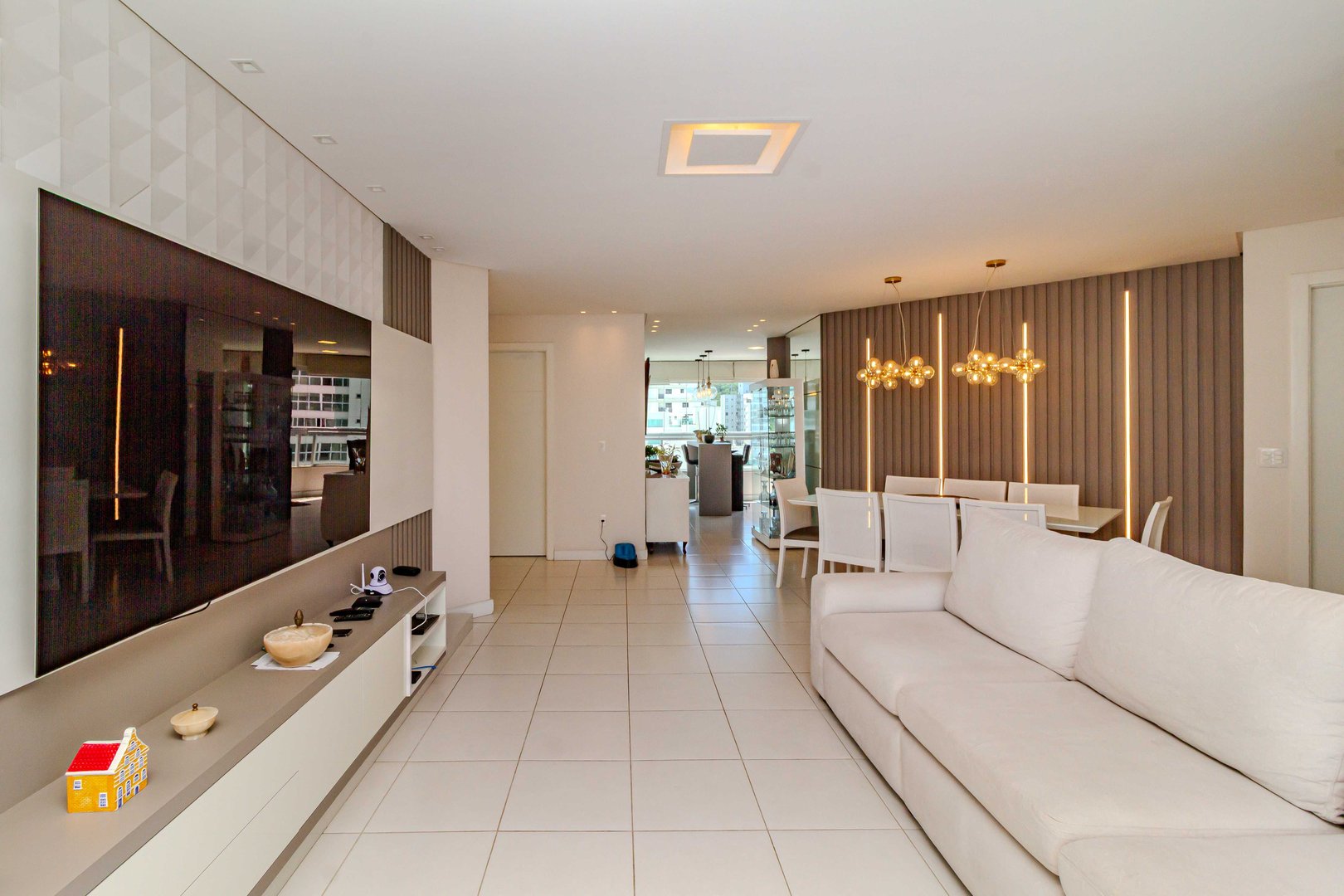 Apartamento Quadra Mar no Edifício Golden Alliance Residence à venda no Pioneiros em Balneário Camboriú — foto 3