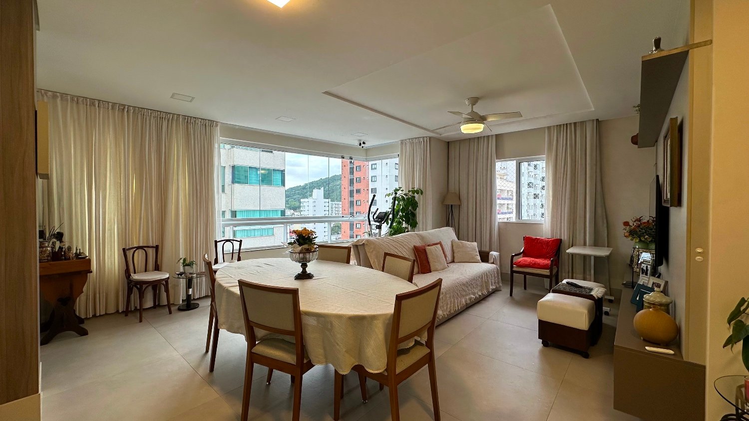 Apartamento na Edifício Farol Ilha da Paz à venda no centro de Balneário Camboriú