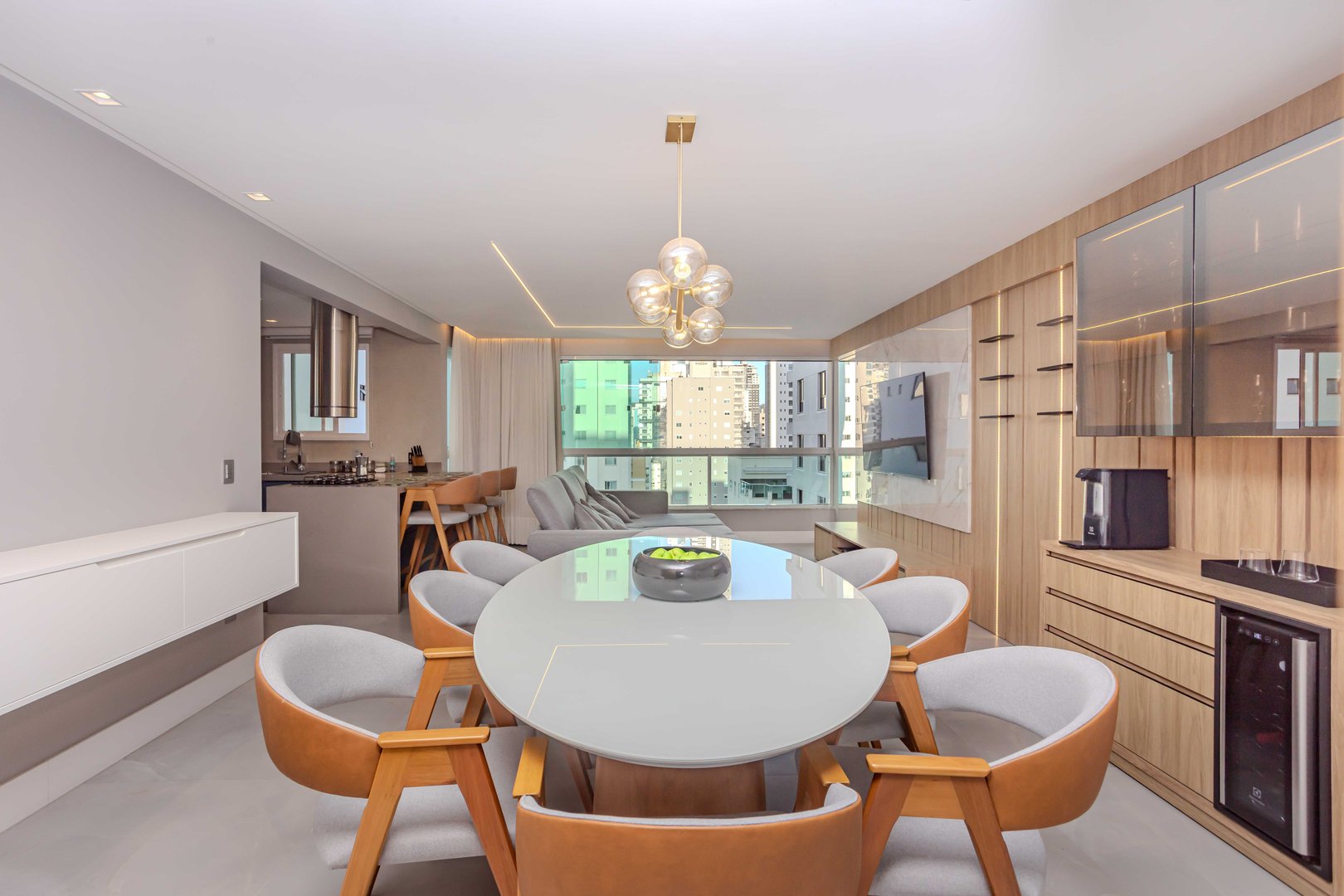 Apartamento Mobiliado no Edifício Maria Valentina à venda no centro de Balneário Camboriú