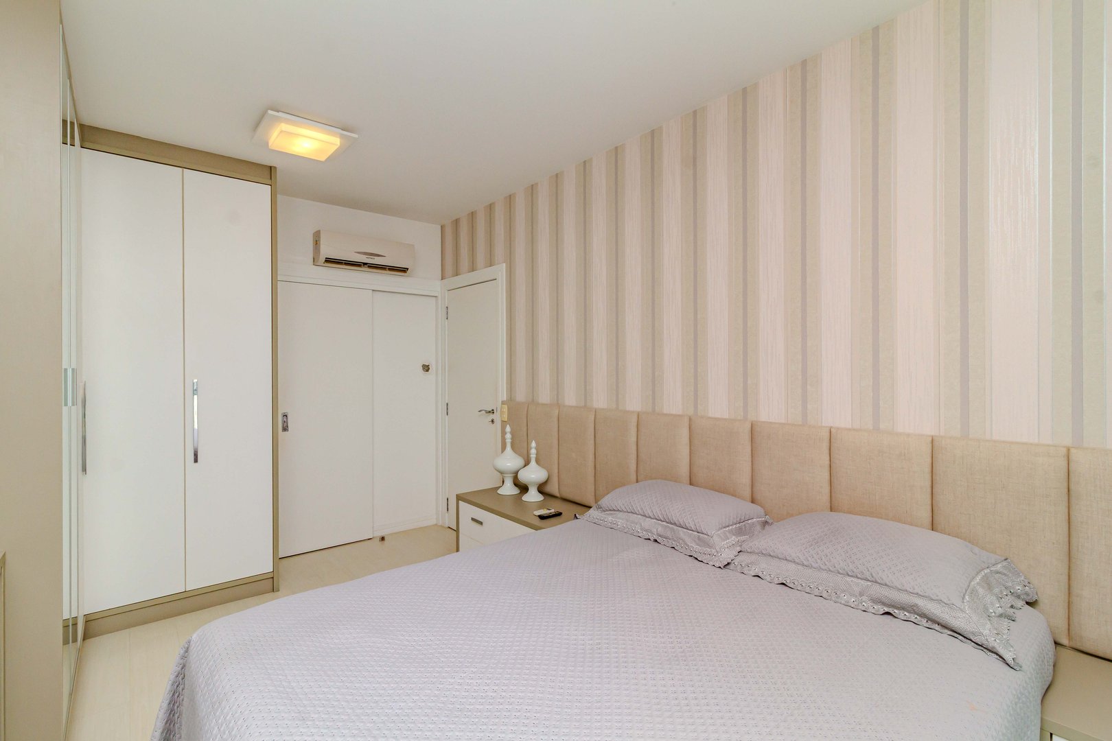 Apartamento Quadra Mar no Edifício La Madeson à venda no centro de Balneário Camboriú — foto 16